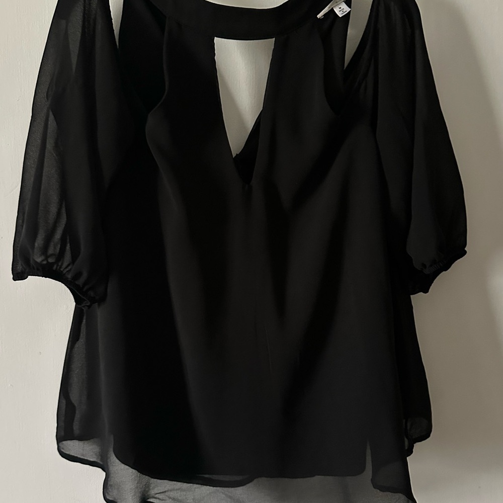 Soulmates Black Cold-Shoulder V-Neck Blouse